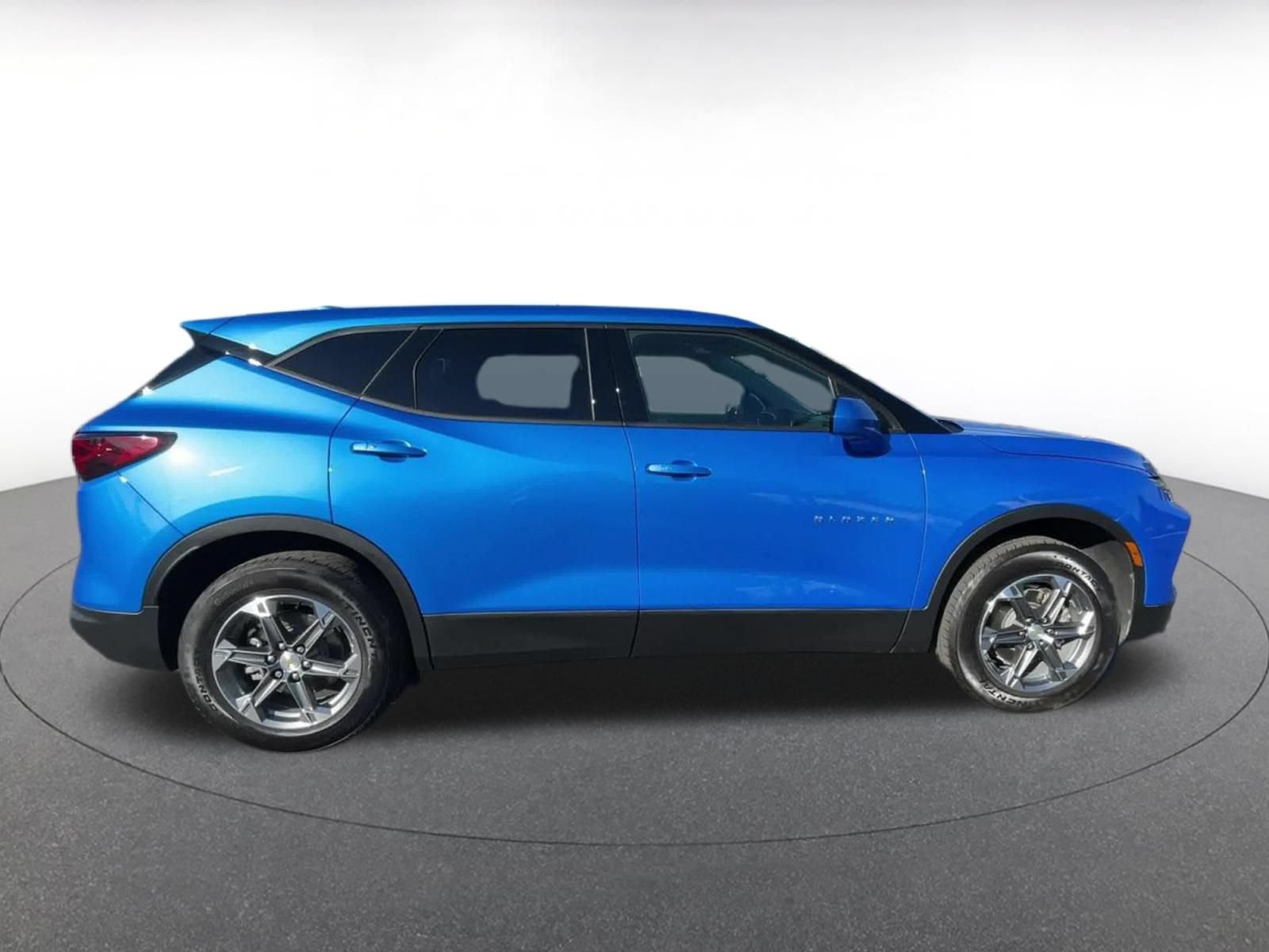 Used 2025 Chevrolet Blazer LT FWD image 16