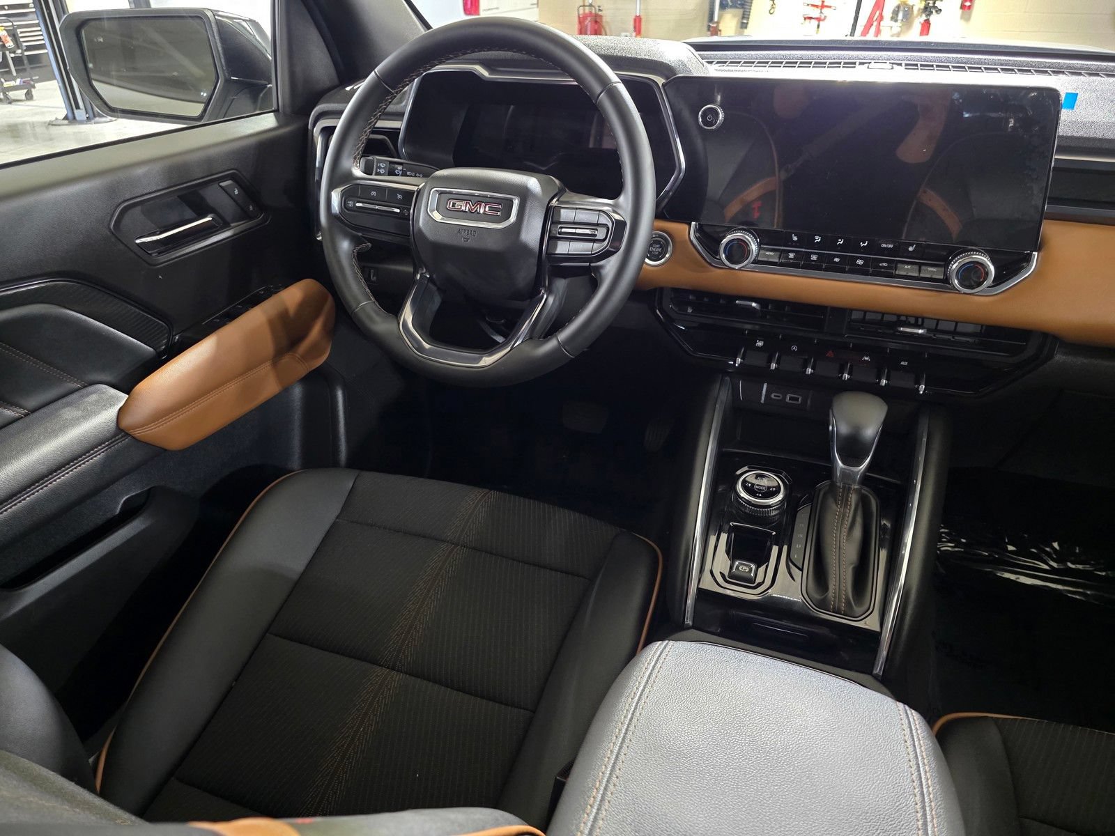 Used 2025 GMC Canyon AT4 AWD/4WD image 22