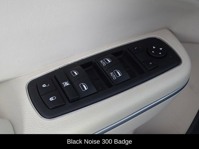 Used 2022 Chrysler 300 Touring w/ Sport Appearance Package image 14