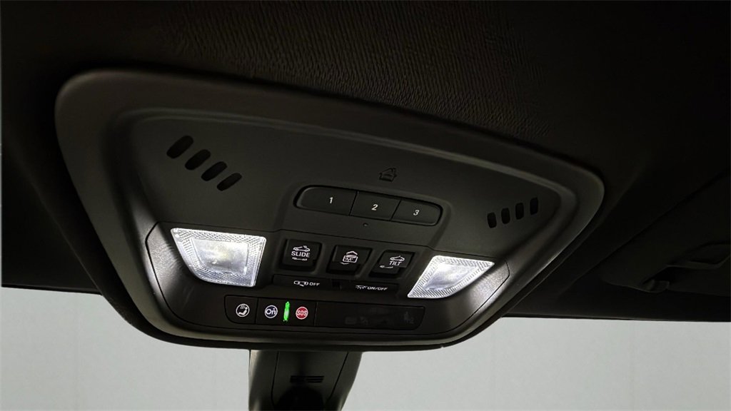 Used 2023 Chevrolet Traverse Premier w/ Redline Edition image 26