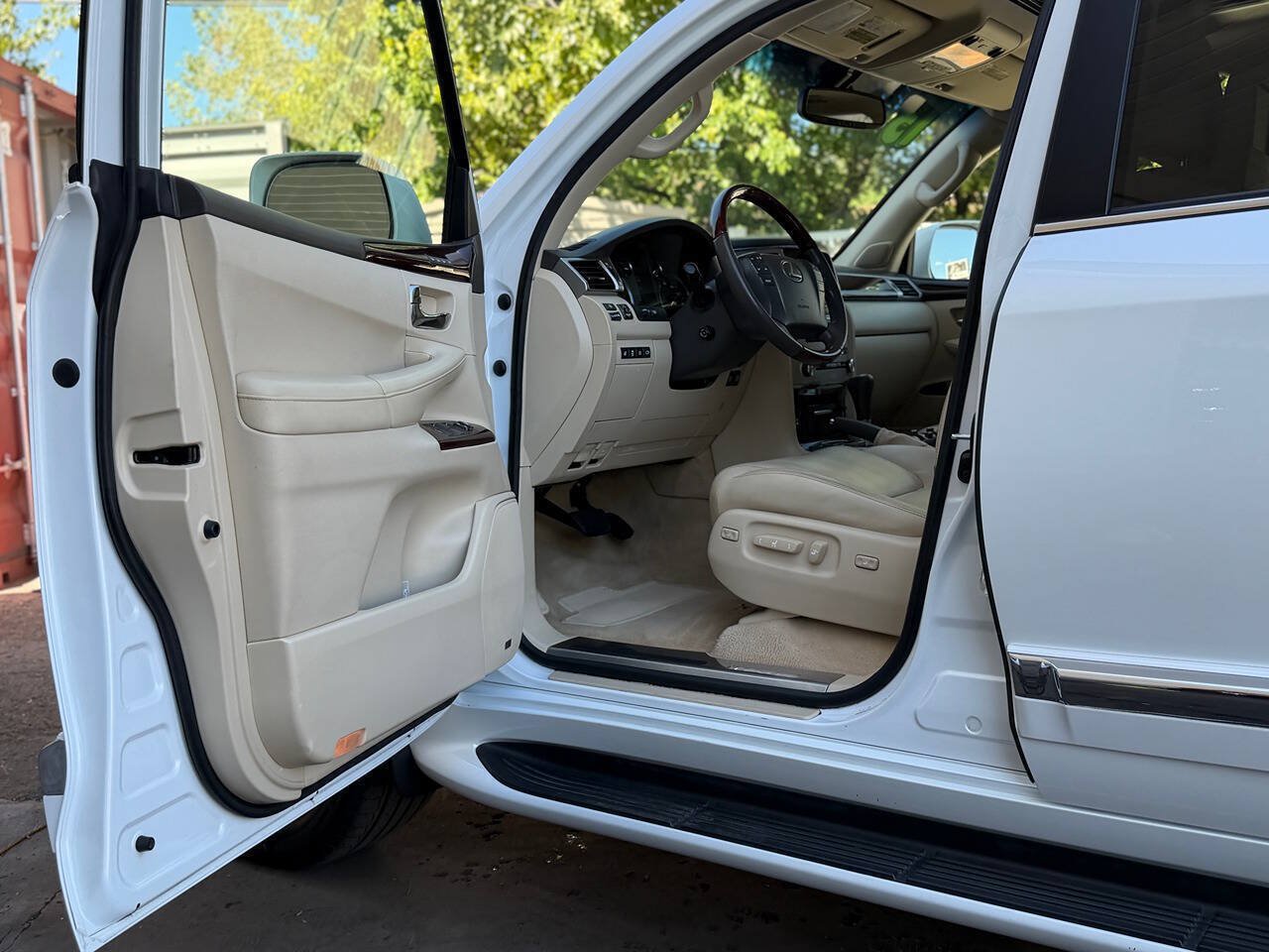 Used 2013 Lexus LX 570 4WD w/ Luxury Pkg image 69