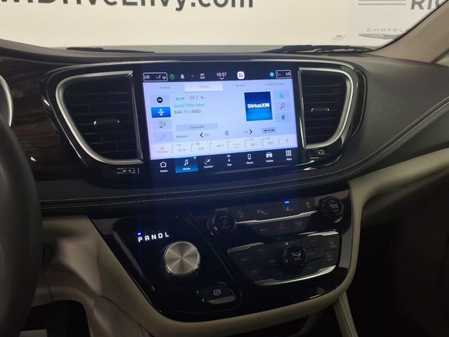 Used 2023 Chrysler Pacifica Limited image 21