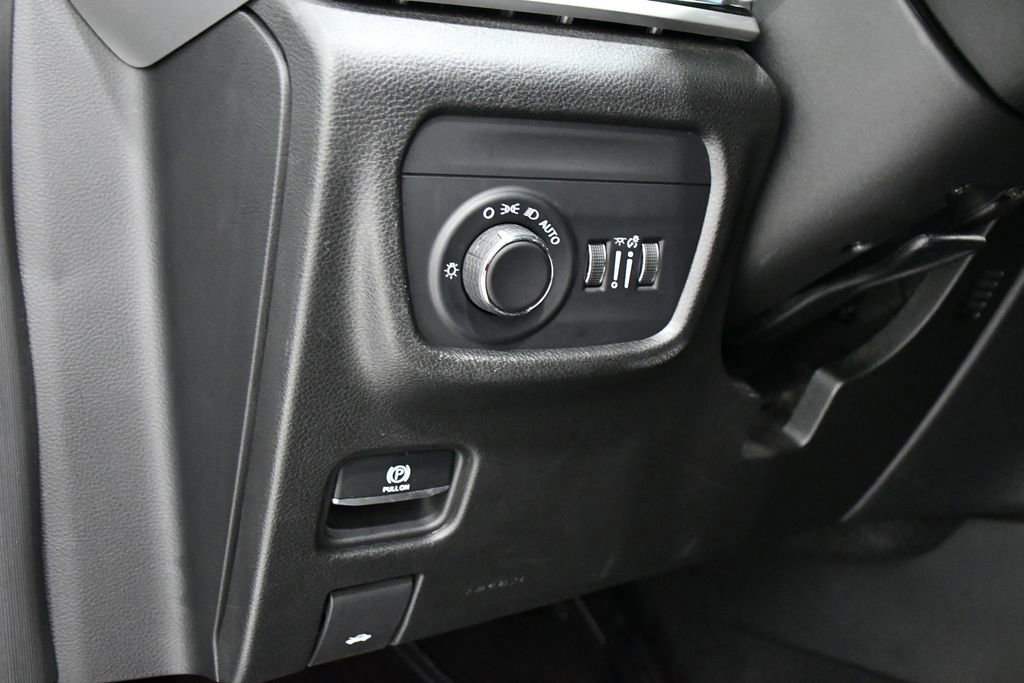 Used 2022 Jeep Grand Cherokee Laredo w/ Luxury Tech Group I image 16