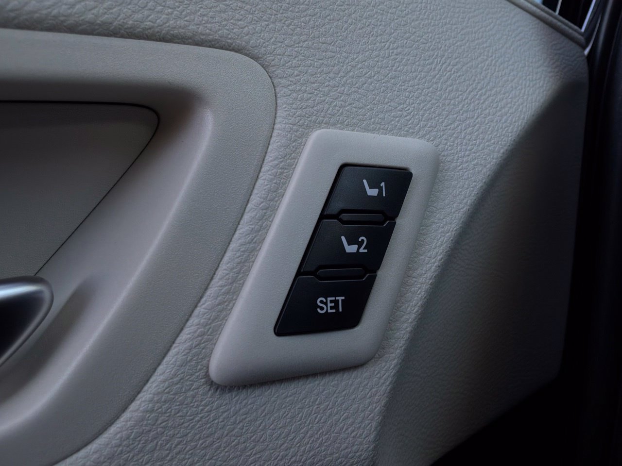 New 2026 Toyota Sienna Limited FWD image 27