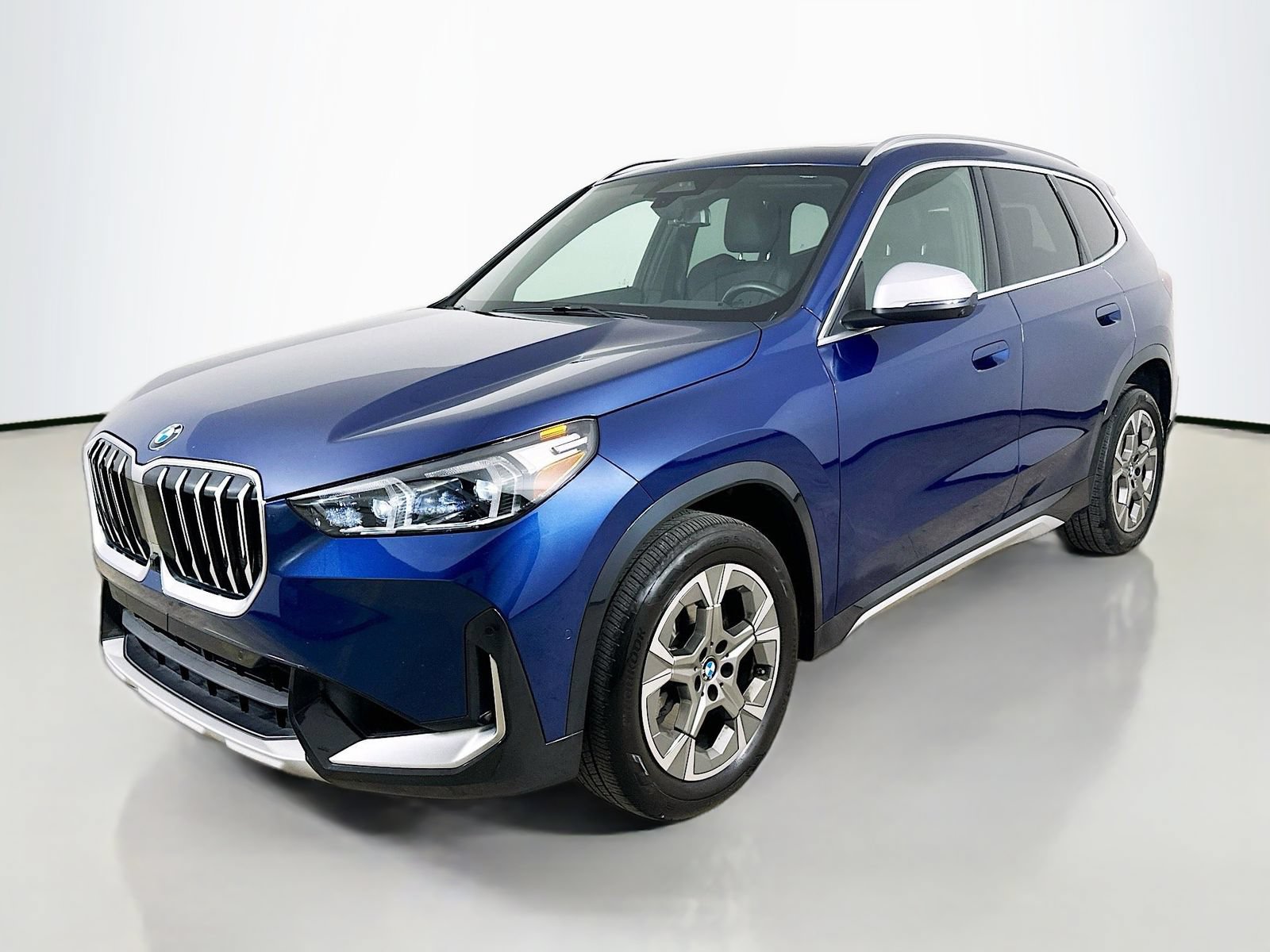 Used 2023 BMW X1 xDrive28i w/ Premium Package AWD/4WD image 1