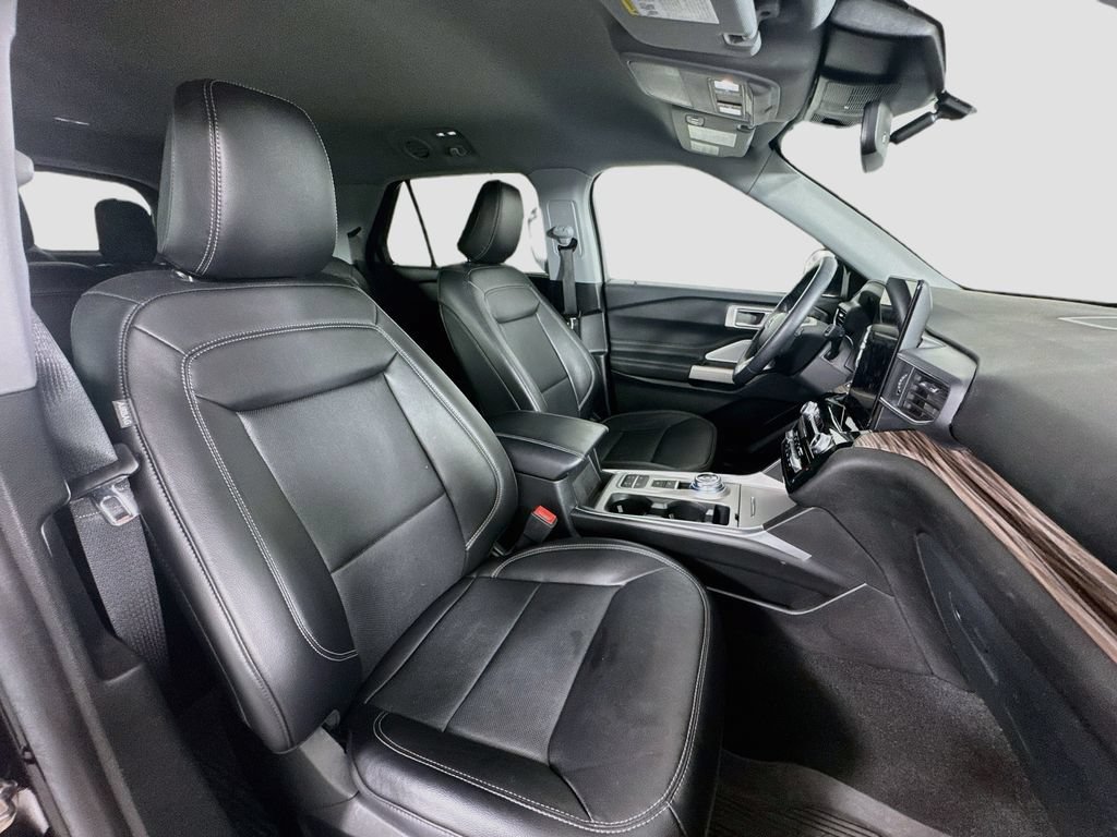 Used 2024 Ford Explorer Limited w/ Limited Technology Package RWD image 31