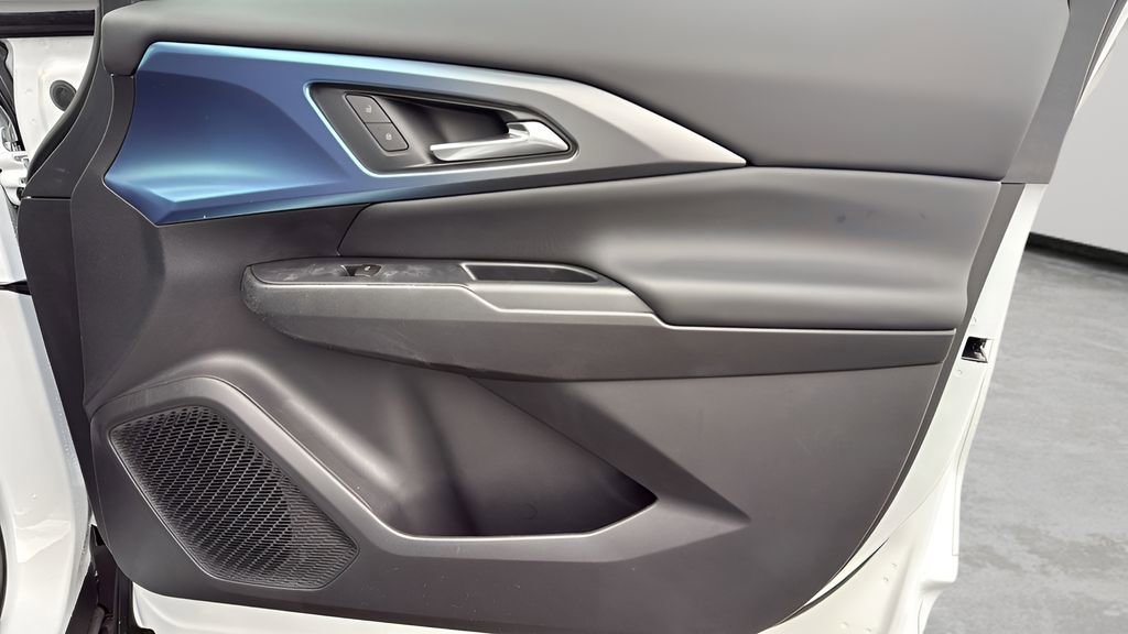 New 2026 Chevrolet Equinox EV LT AWD/4WD image 11
