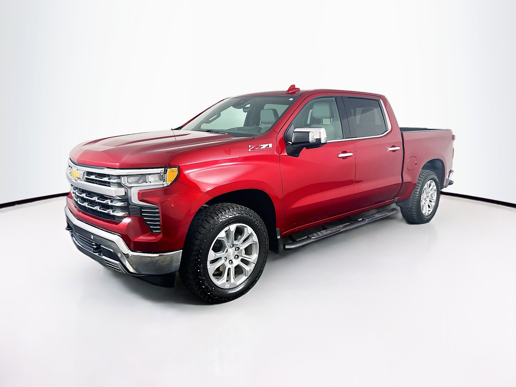 Used 2023 Chevrolet Silverado 1500 LTZ AWD/4WD image 3