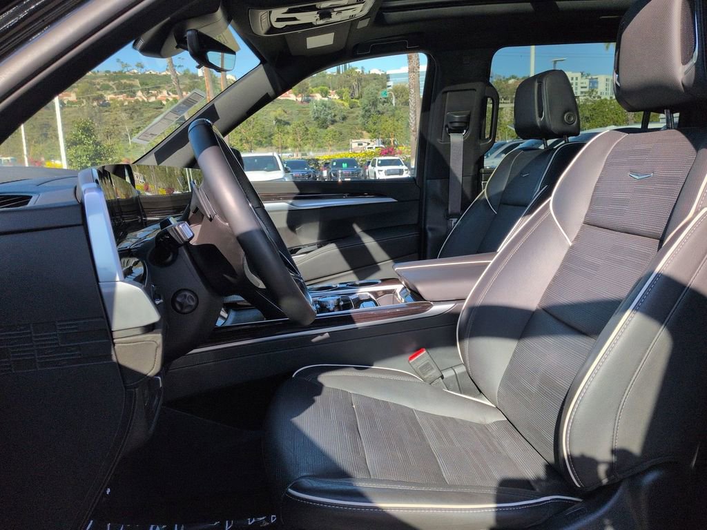 Certified 2025 Cadillac Escalade ESV Premium Luxury image 12