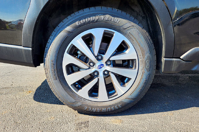 Used 2023 Subaru Outback Premium AWD/4WD image 30
