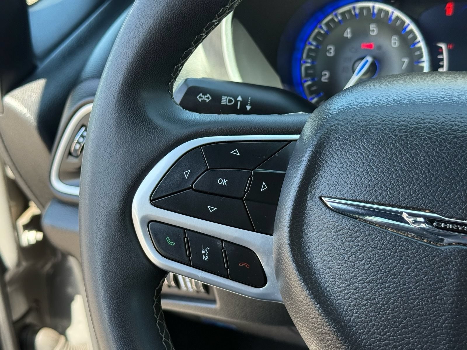 Used 2025 Chrysler Pacifica Select FWD image 17