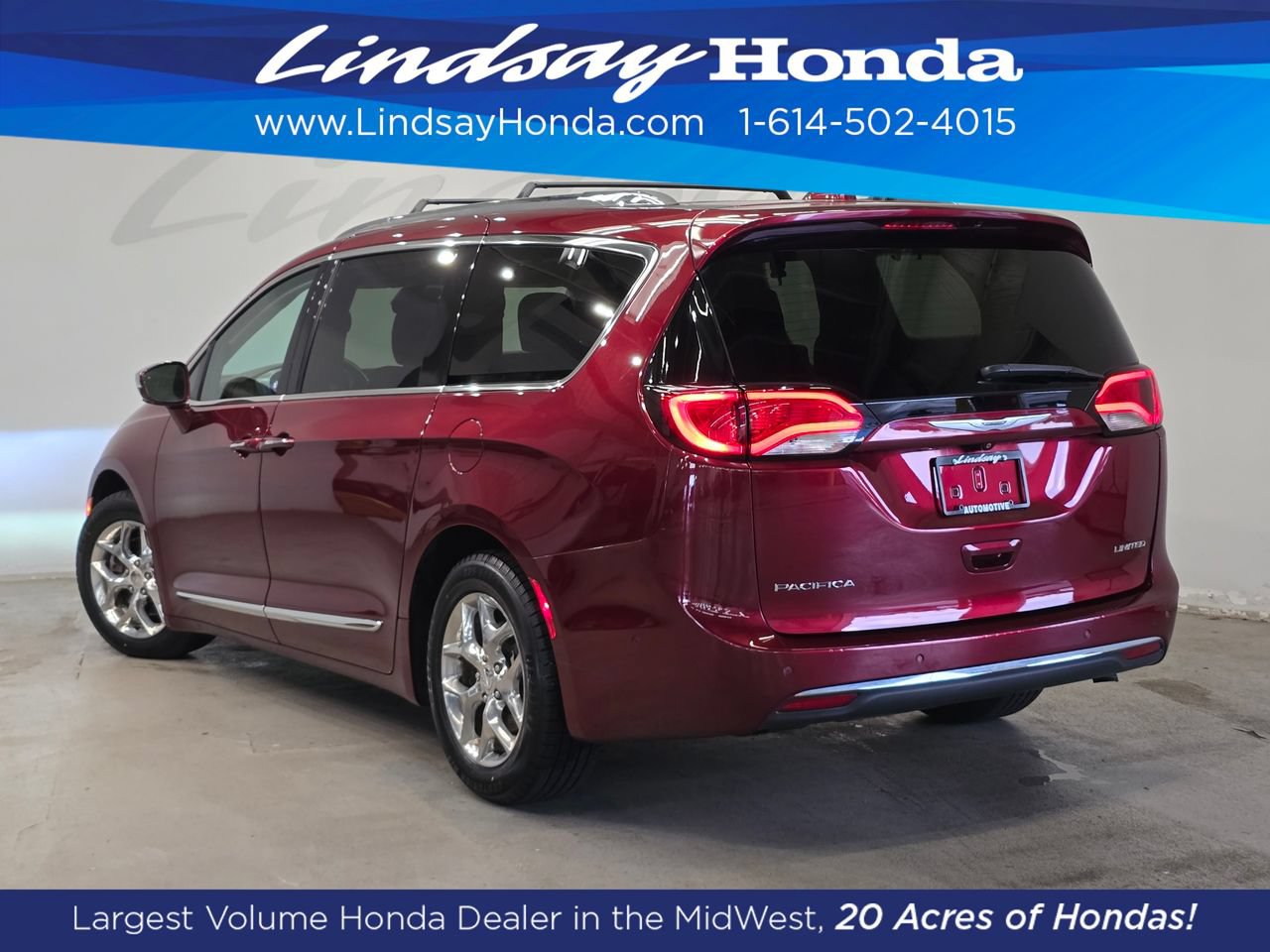 Used 2017 Chrysler Pacifica Limited w/ UConnect Theater Package FWD image 4