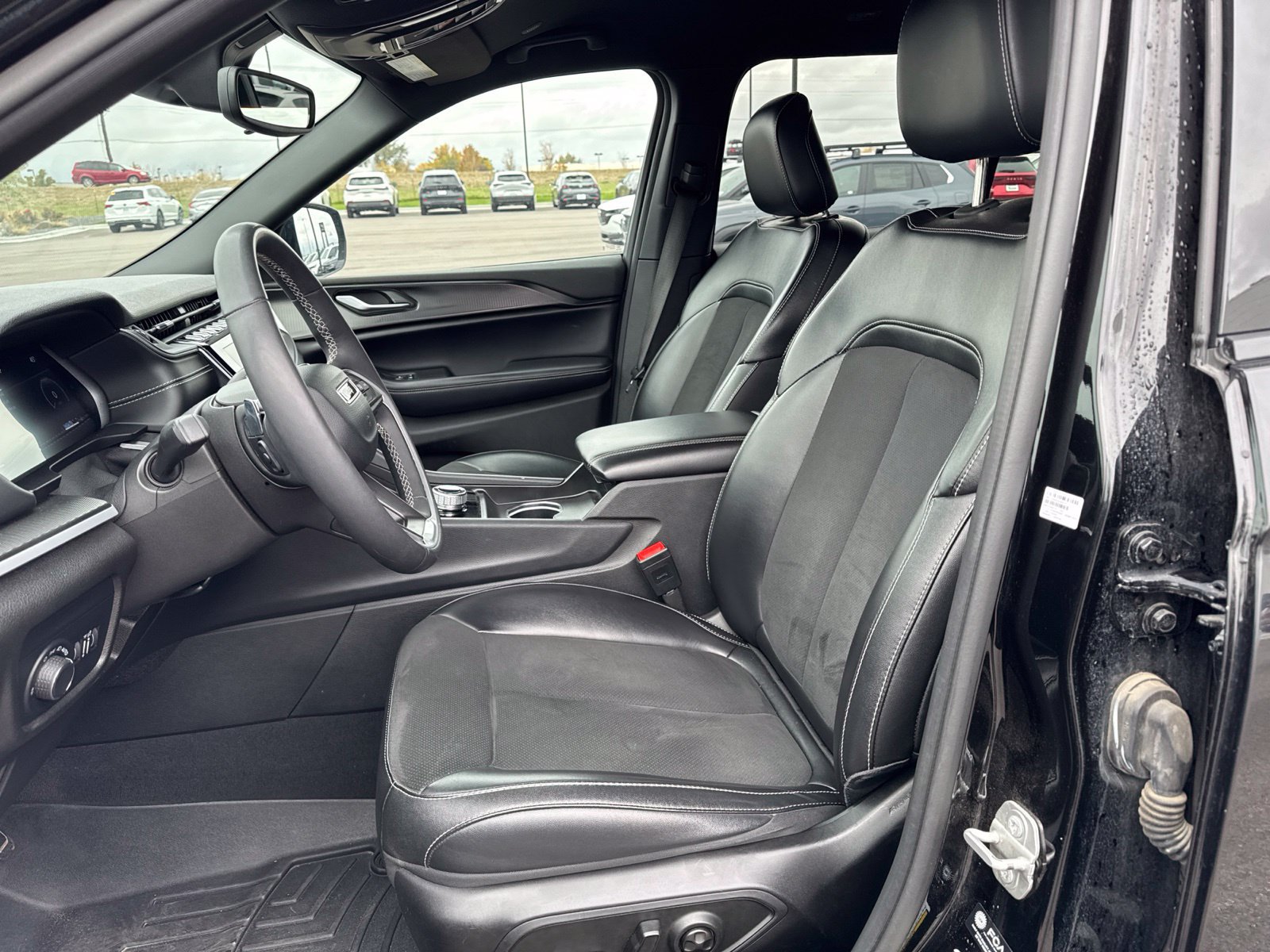 Used 2024 Jeep Grand Cherokee L Laredo AWD/4WD image 9
