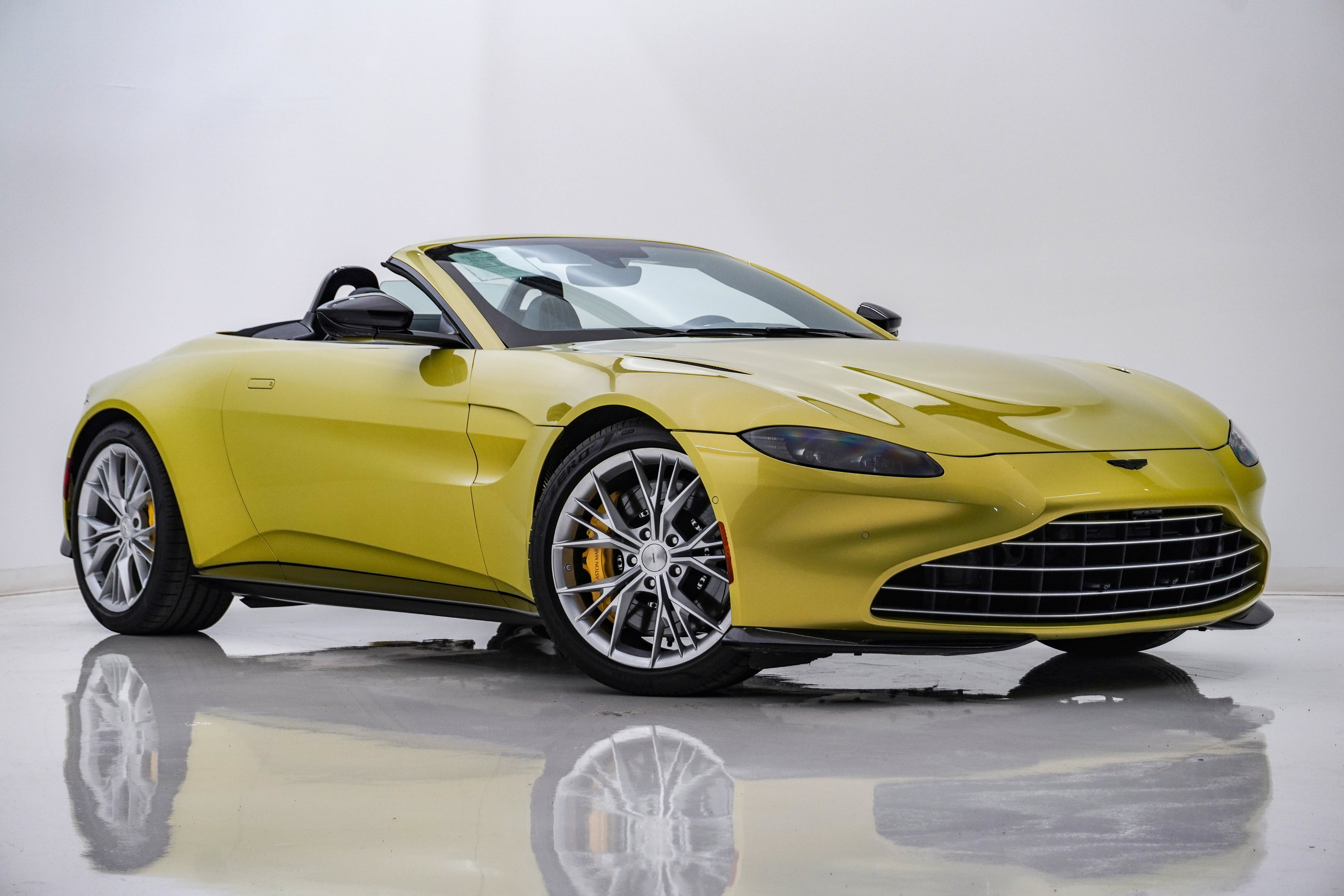 Used 2023 Aston Martin V8 Vantage Roadster