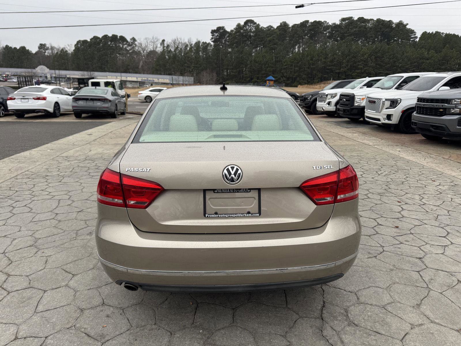 Used 2015 Volkswagen Passat TDI SEL Premium image 8