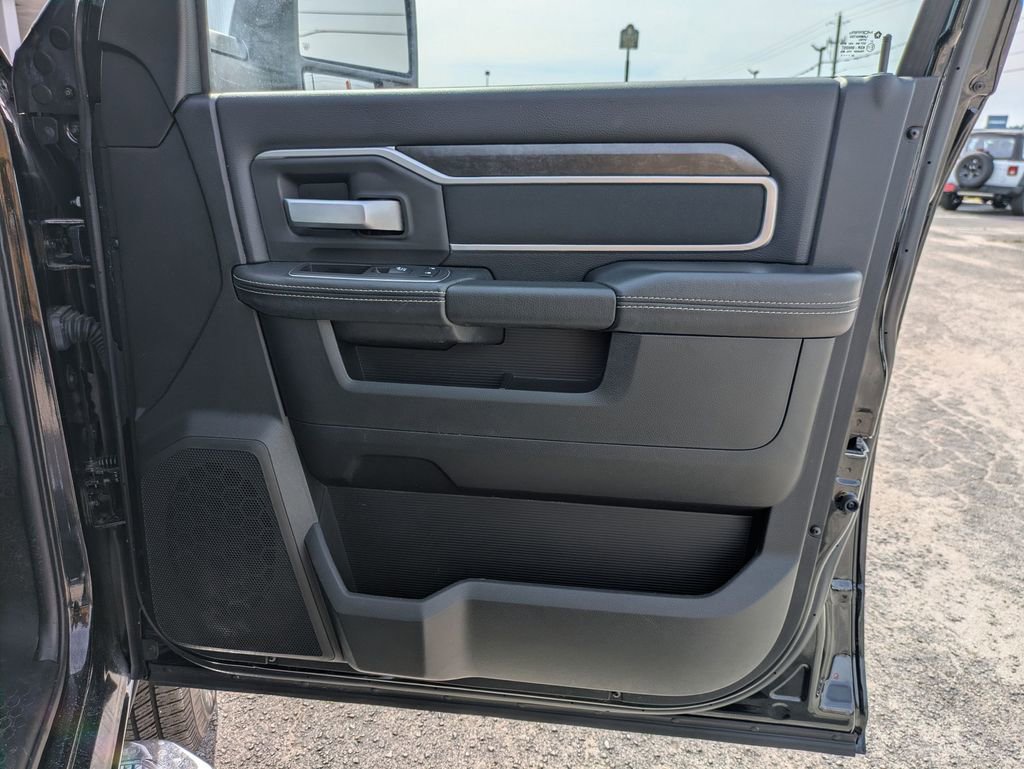 Used 2024 RAM 2500 Big Horn w/ Level 2 Equipment Group image 31