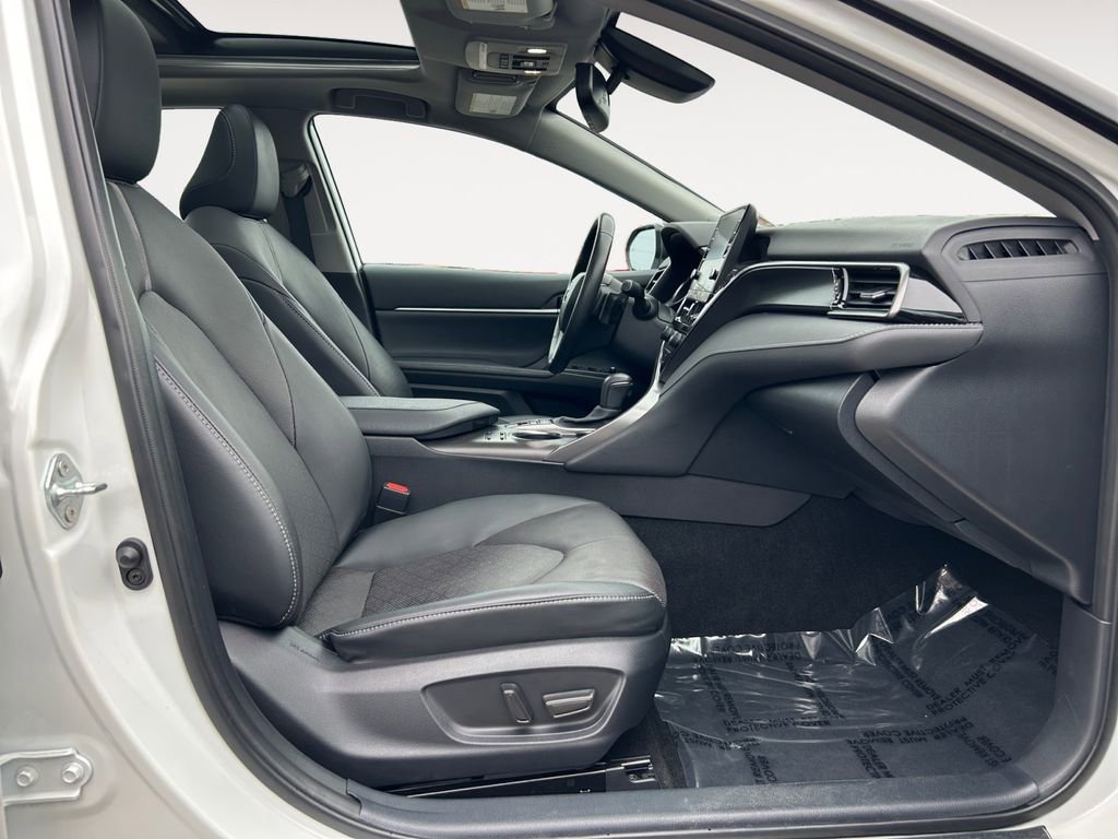 Used 2023 Toyota Camry XSE w/ Navigation Package image 10