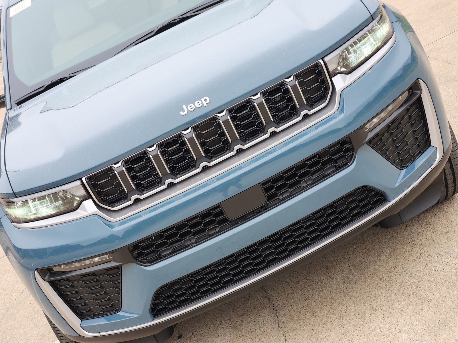 New 2026 Jeep Grand Cherokee Limited RWD image 14