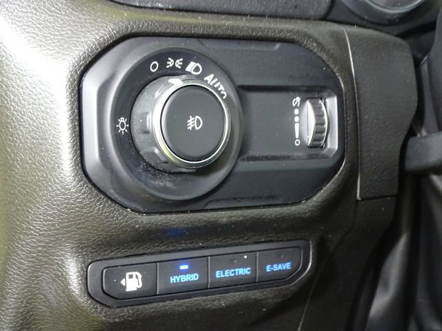 Used 2023 Jeep Wrangler Unlimited Sahara w/ Cold Weather Group image 19