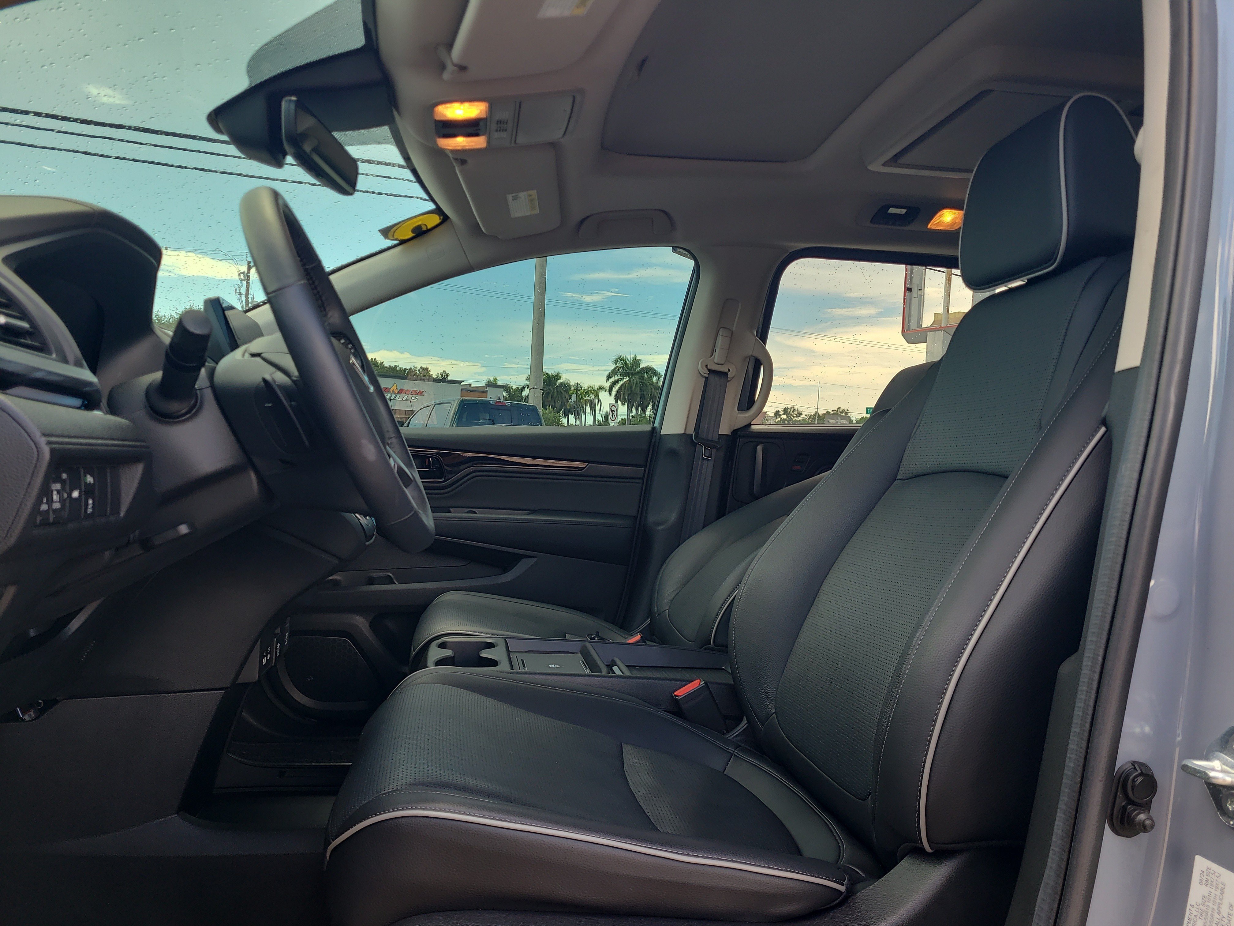 Used 2025 Honda Odyssey Elite image 19