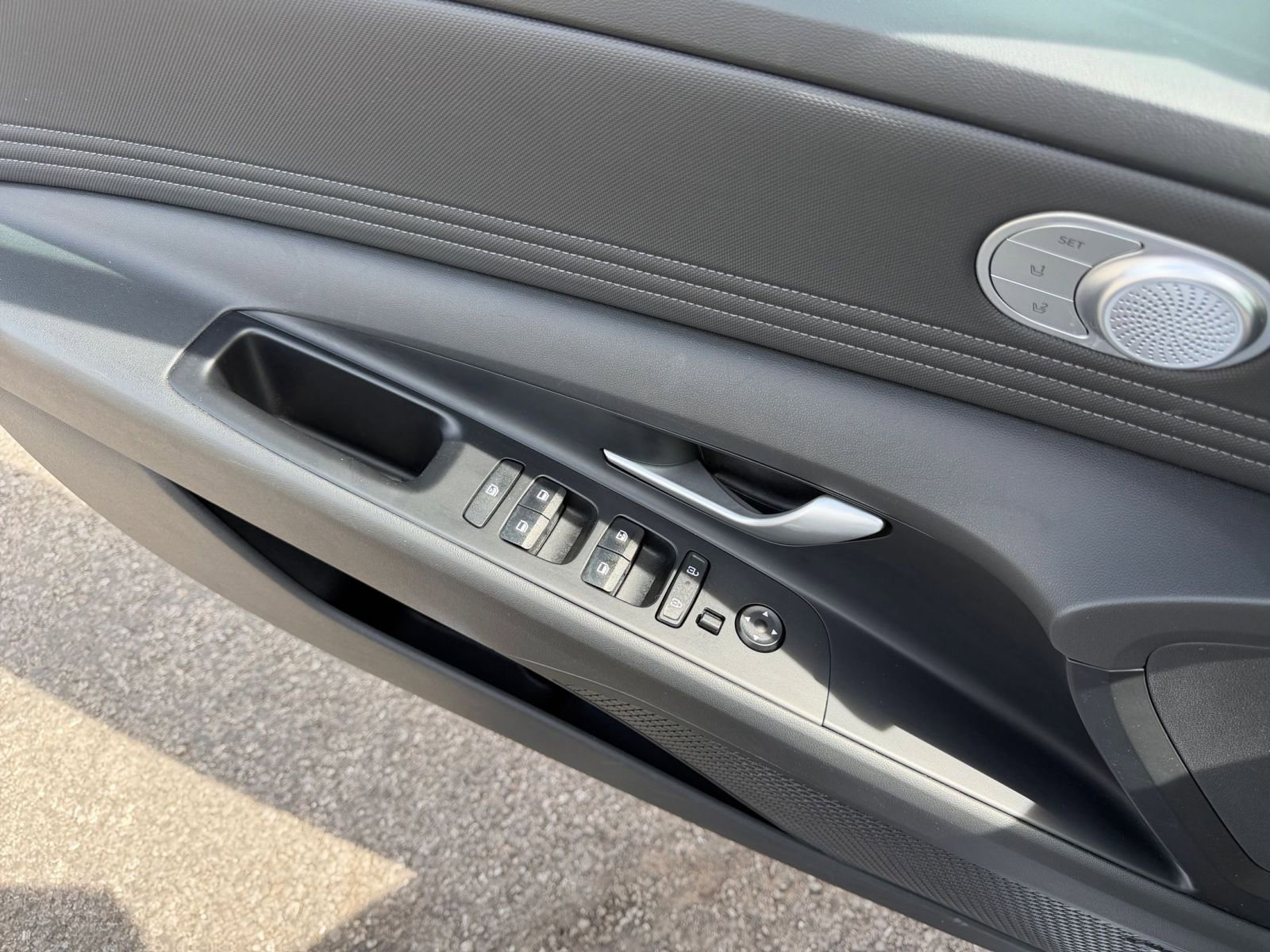 Used 2025 Hyundai Elantra Limited FWD image 18