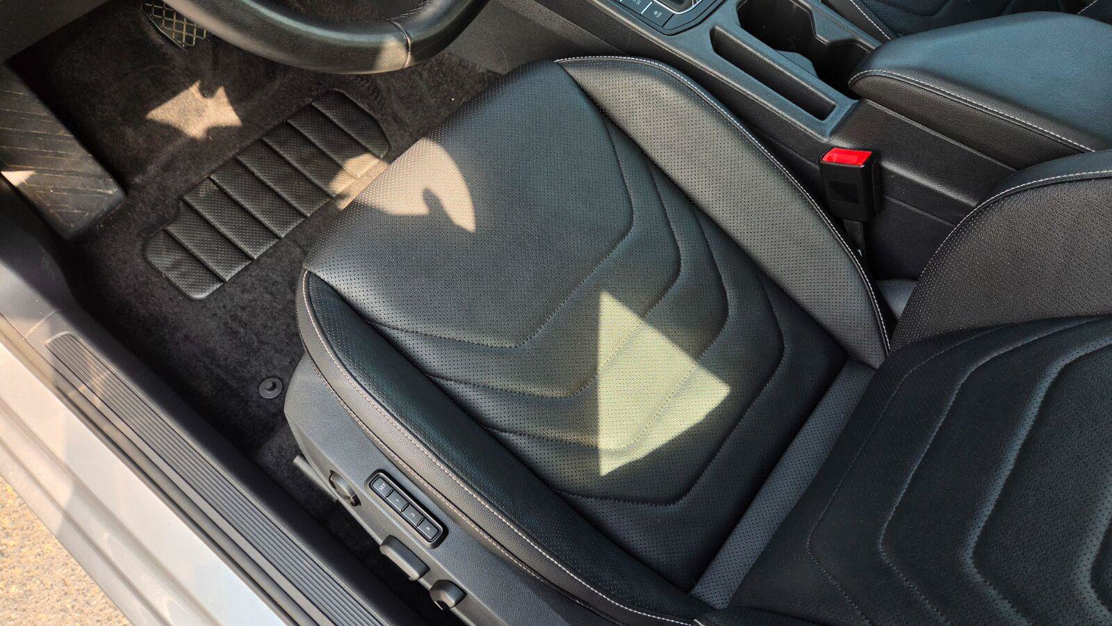 Certified 2023 Volkswagen Jetta SEL FWD image 22