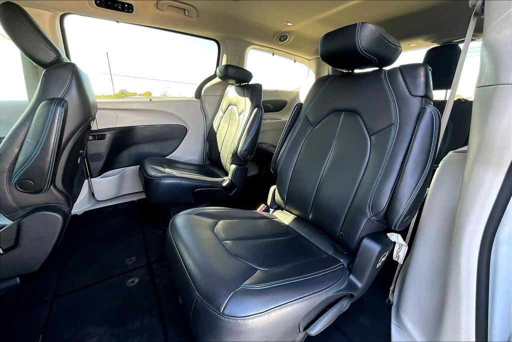 Used 2021 Chrysler Pacifica Touring-L image 37