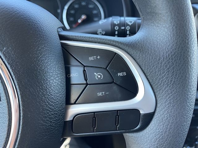 Used 2023 Jeep Renegade Latitude AWD/4WD image 18