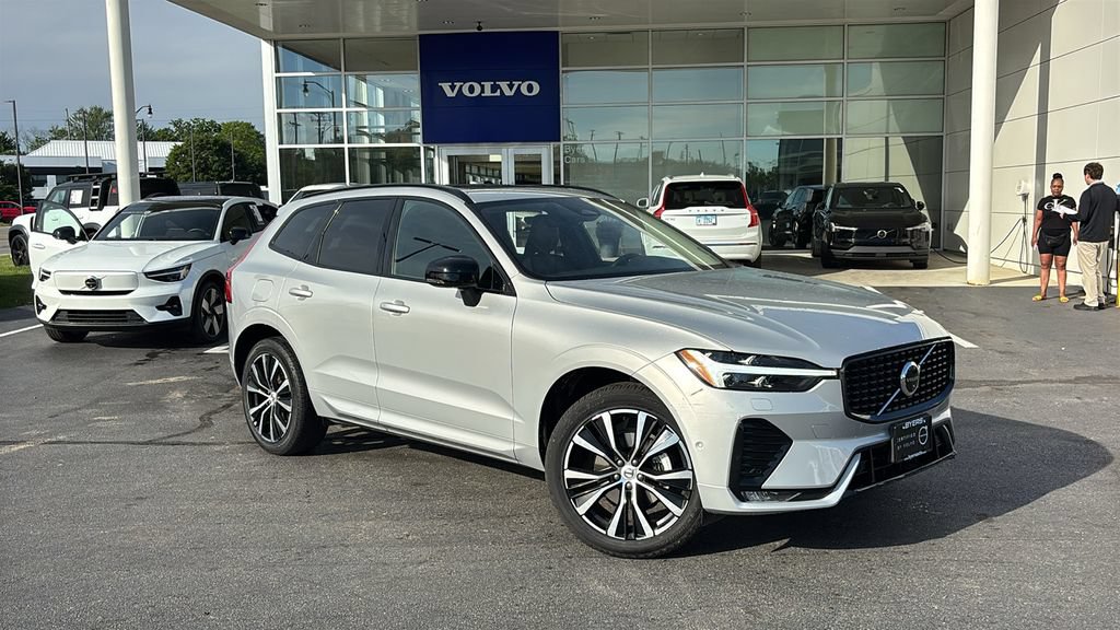 Certified 2025 Volvo XC60 B5 Plus AWD/4WD image 2