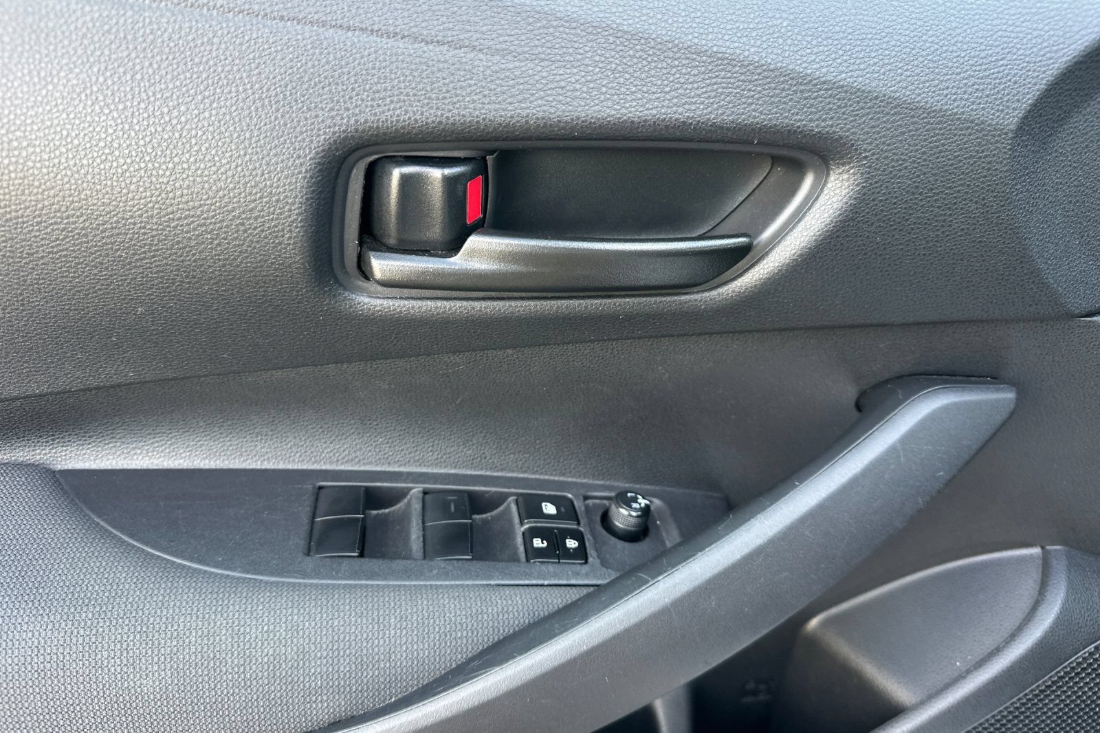 Used 2024 Toyota Corolla LE FWD image 11