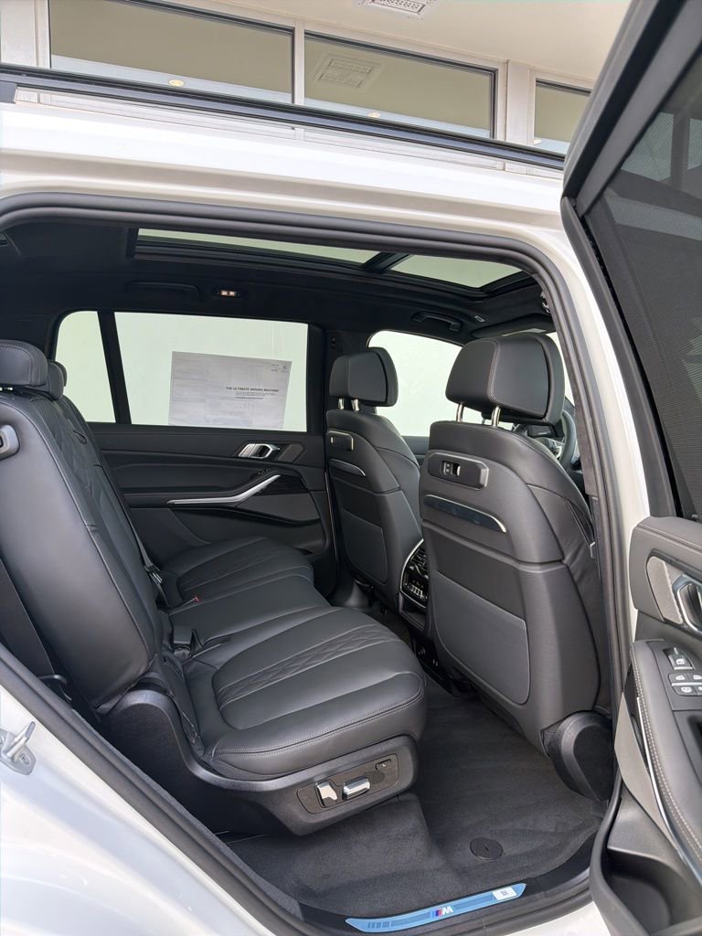 New 2026 BMW X7 M60i w/ Climate Comfort Package image 20