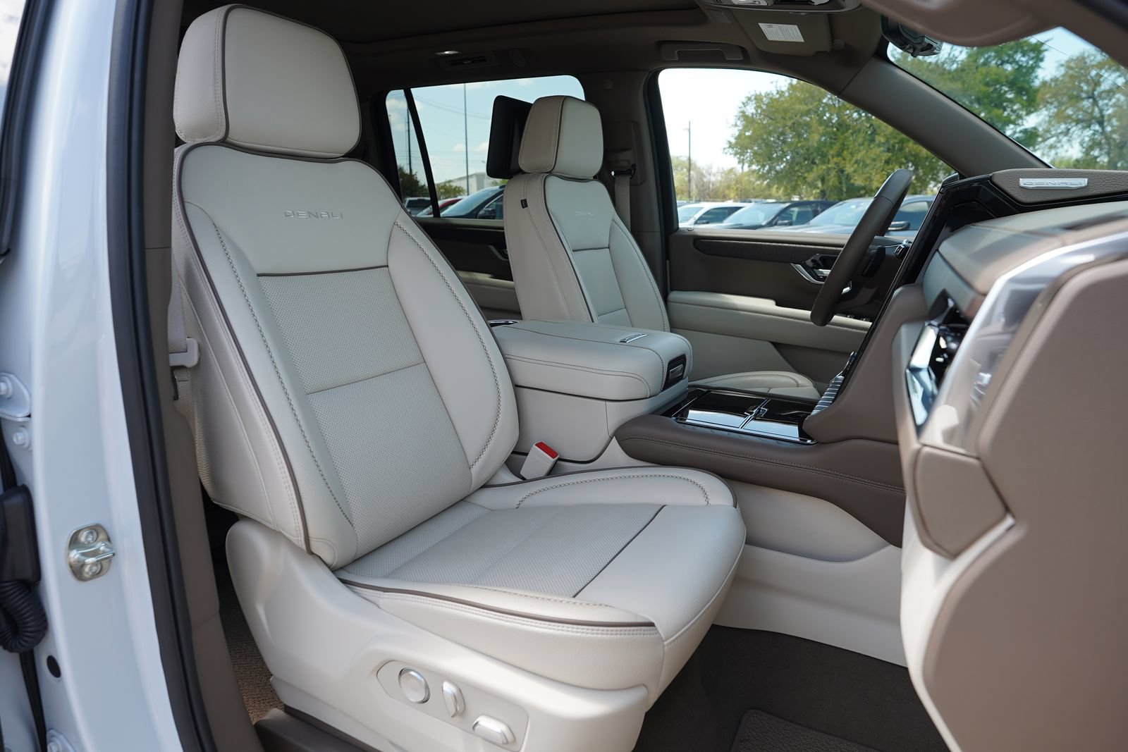 Certified 2026 GMC Yukon XL Denali w/ Advanced Technology Package AWD/4WD image 26