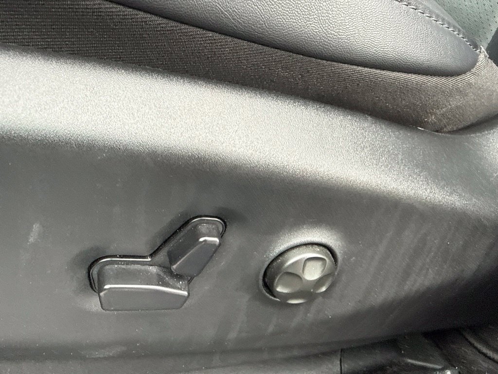 Used 2026 Chrysler Pacifica Select FWD image 25