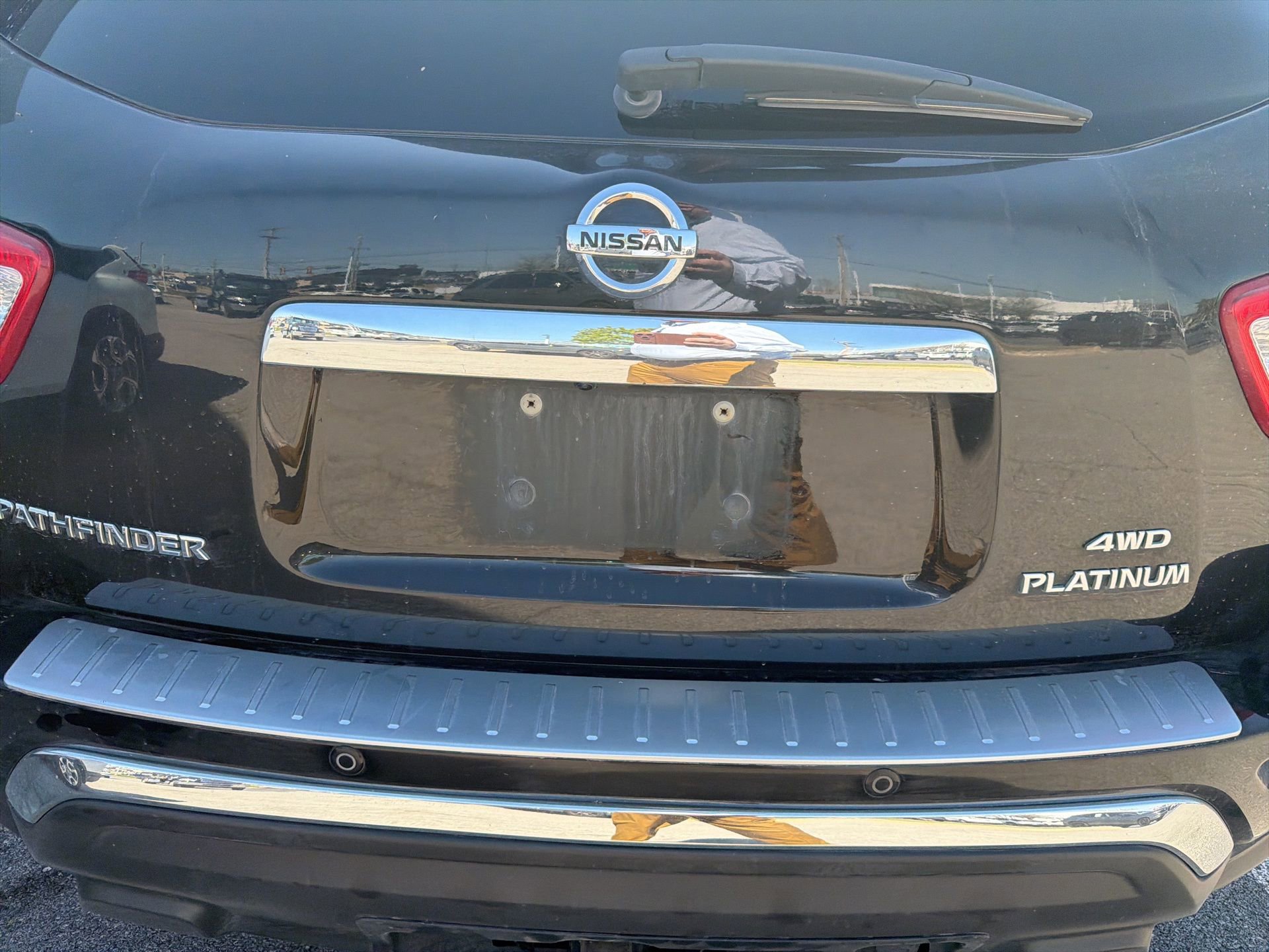 Used 2020 Nissan Pathfinder Platinum image 5