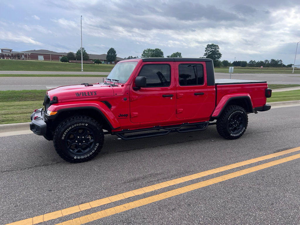 Certified 2023 Jeep Gladiator Sport AWD/4WD image 10