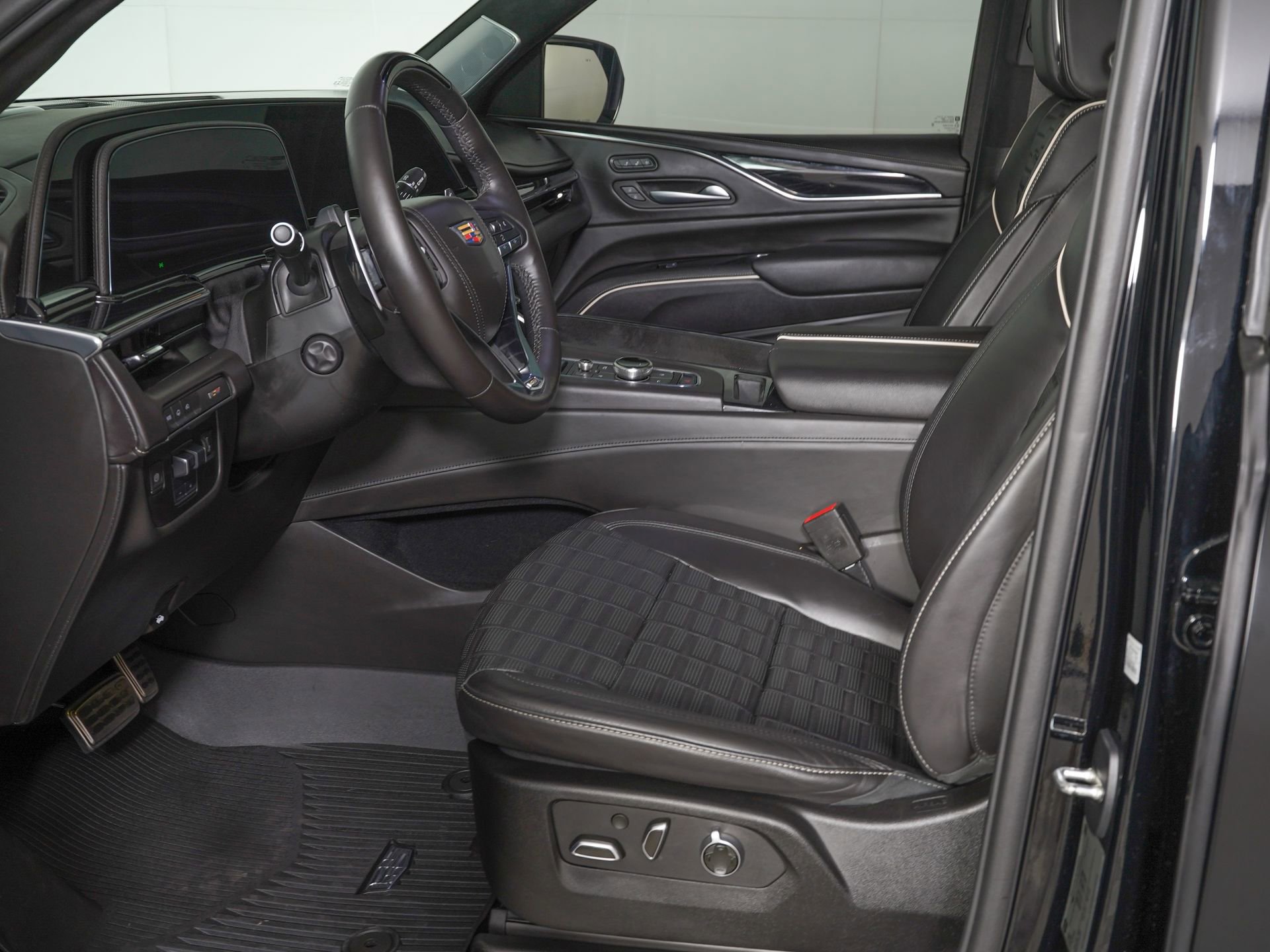Used 2023 Cadillac Escalade V w/ LPO, ONYX Package AWD/4WD image 14