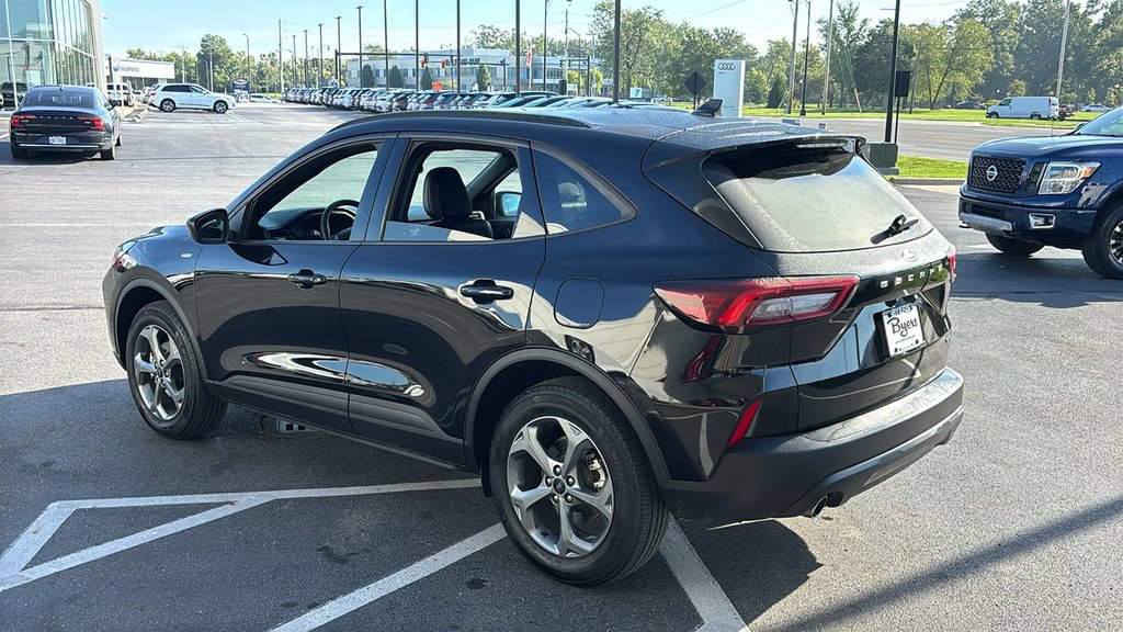 Used 2025 Ford Escape ST-Line Select AWD/4WD image 3