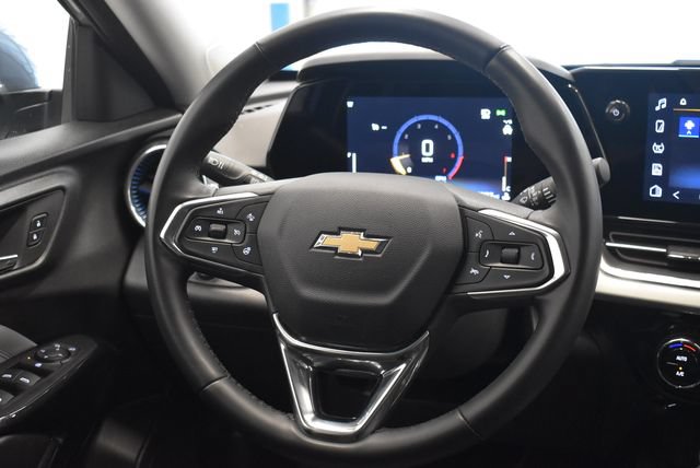 Used 2025 Chevrolet Trax LT w/ LT Convenience Package FWD image 24