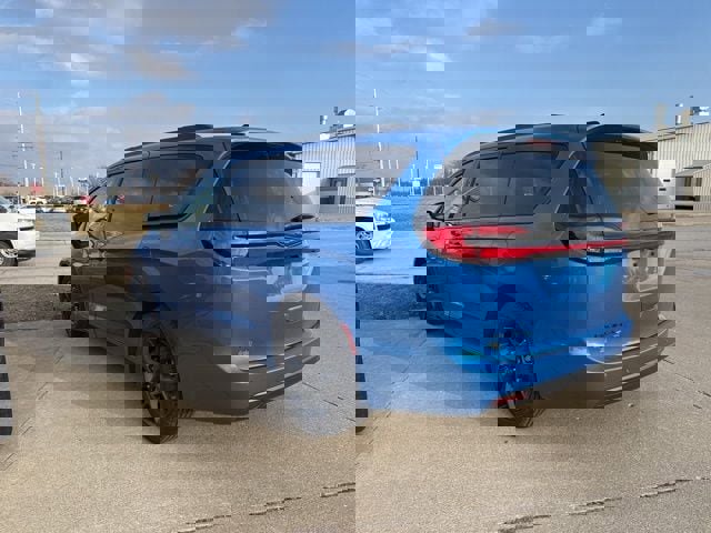 New 2026 Chrysler Pacifica Select image 4