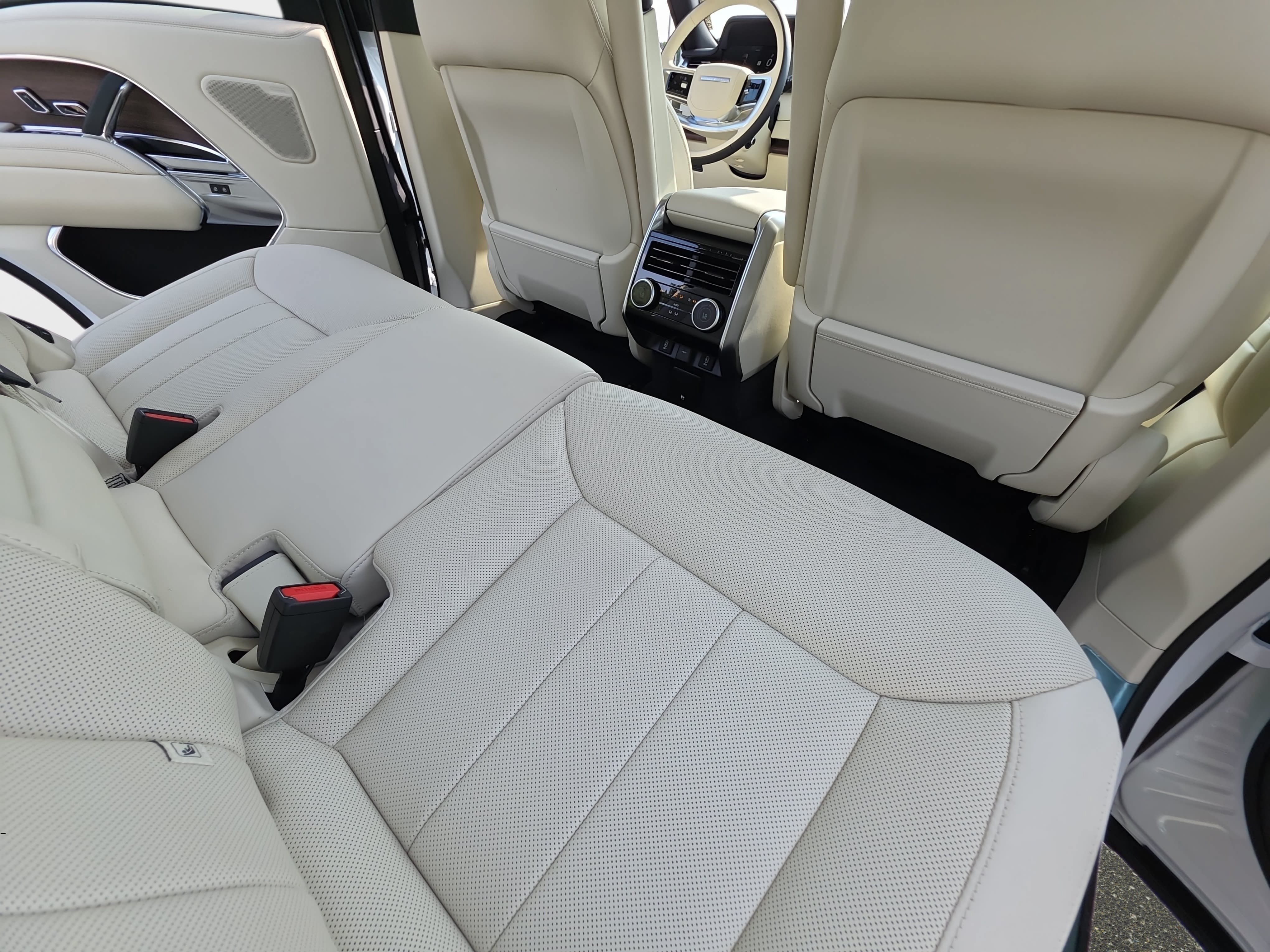 New 2026 Land Rover Range Rover Long Wheelbase SE AWD/4WD image 11