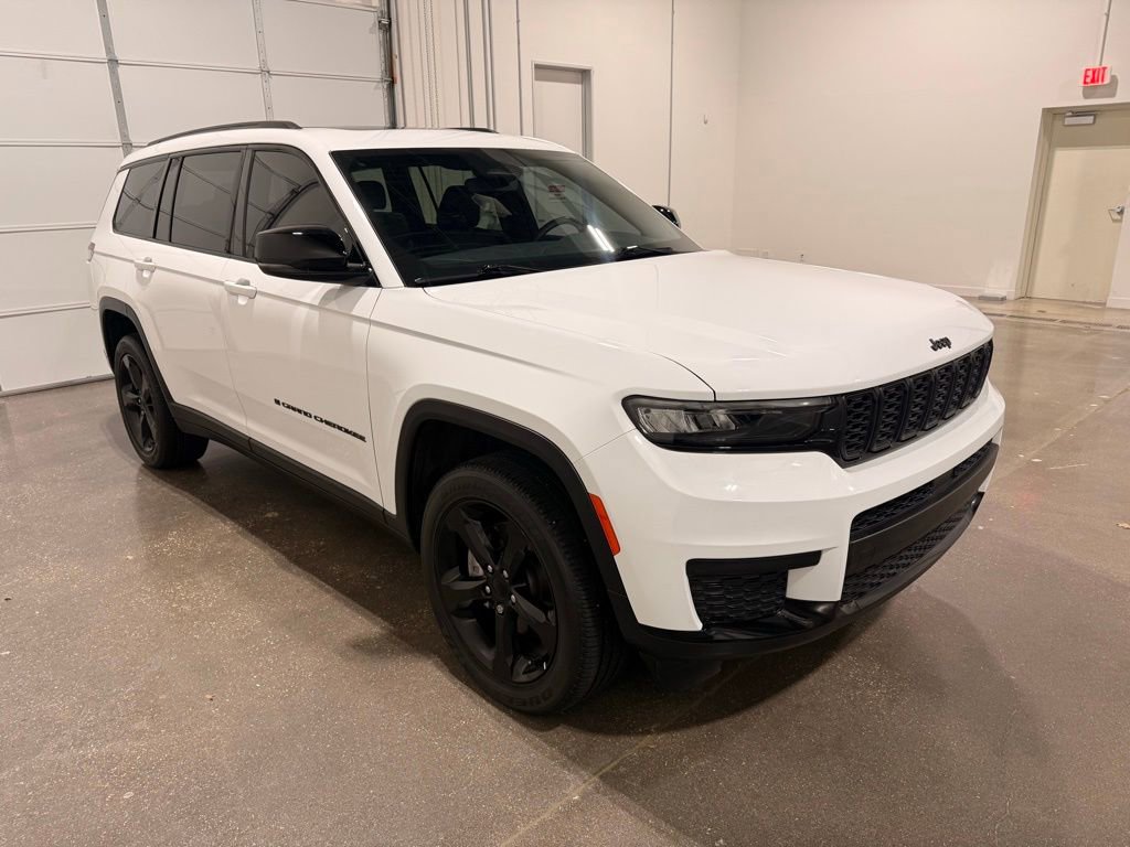 Used 2022 Jeep Grand Cherokee L Laredo image 3