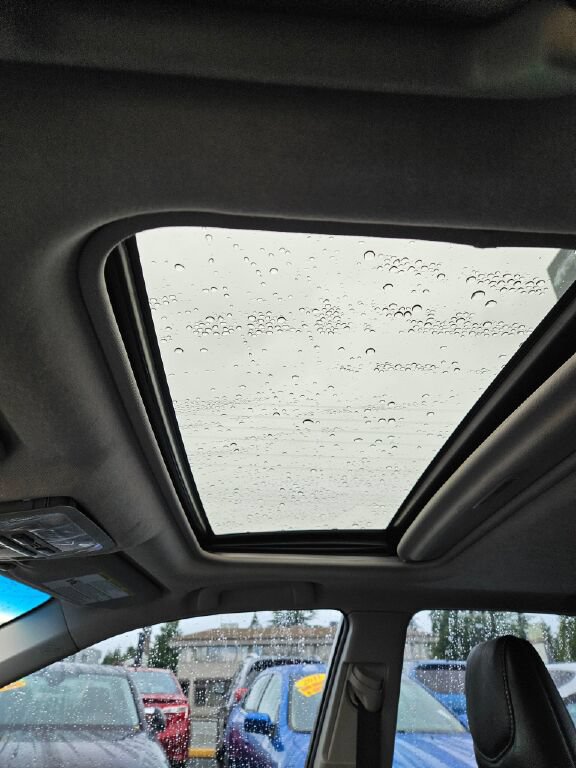 Used 2012 Toyota Camry SE w/ Leather Pkg FWD image 19