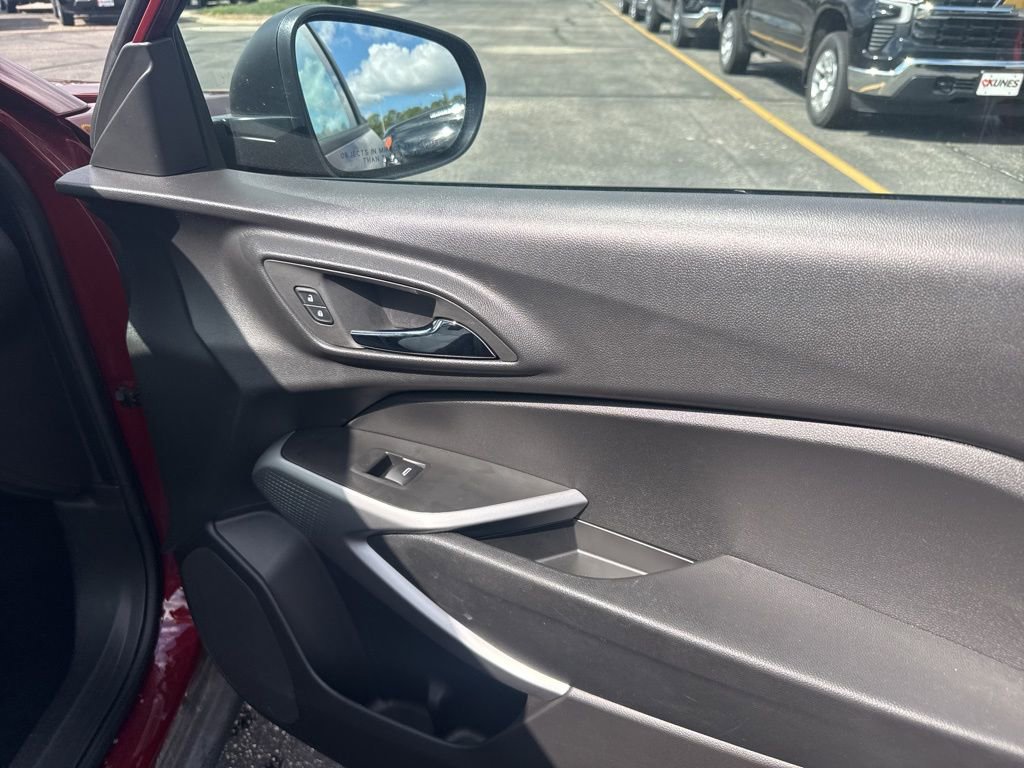 Used 2025 Chevrolet Trax LS image 14