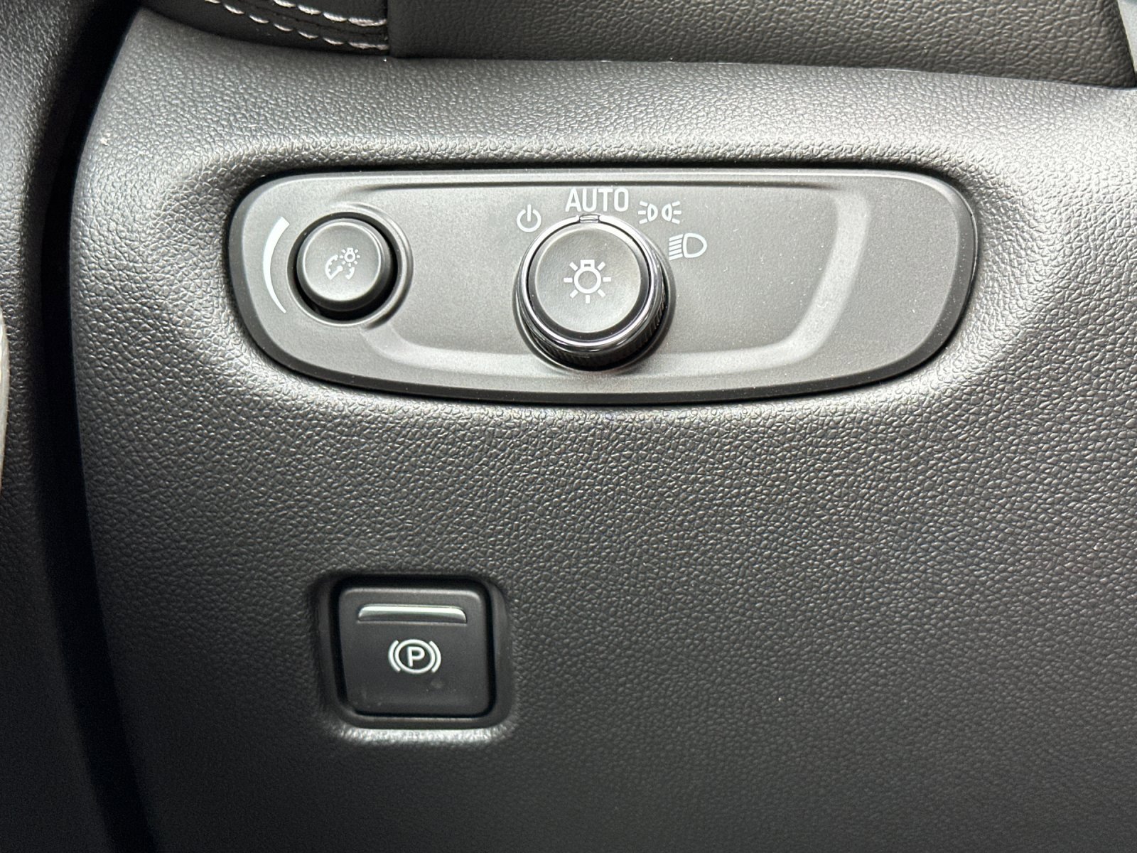 New 2025 Chevrolet Blazer LT w/ Driver Confidence Package image 30