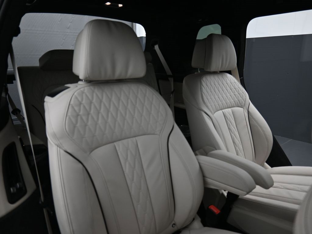 New 2026 BMW X7 xDrive40i w/ M Sport Package image 18