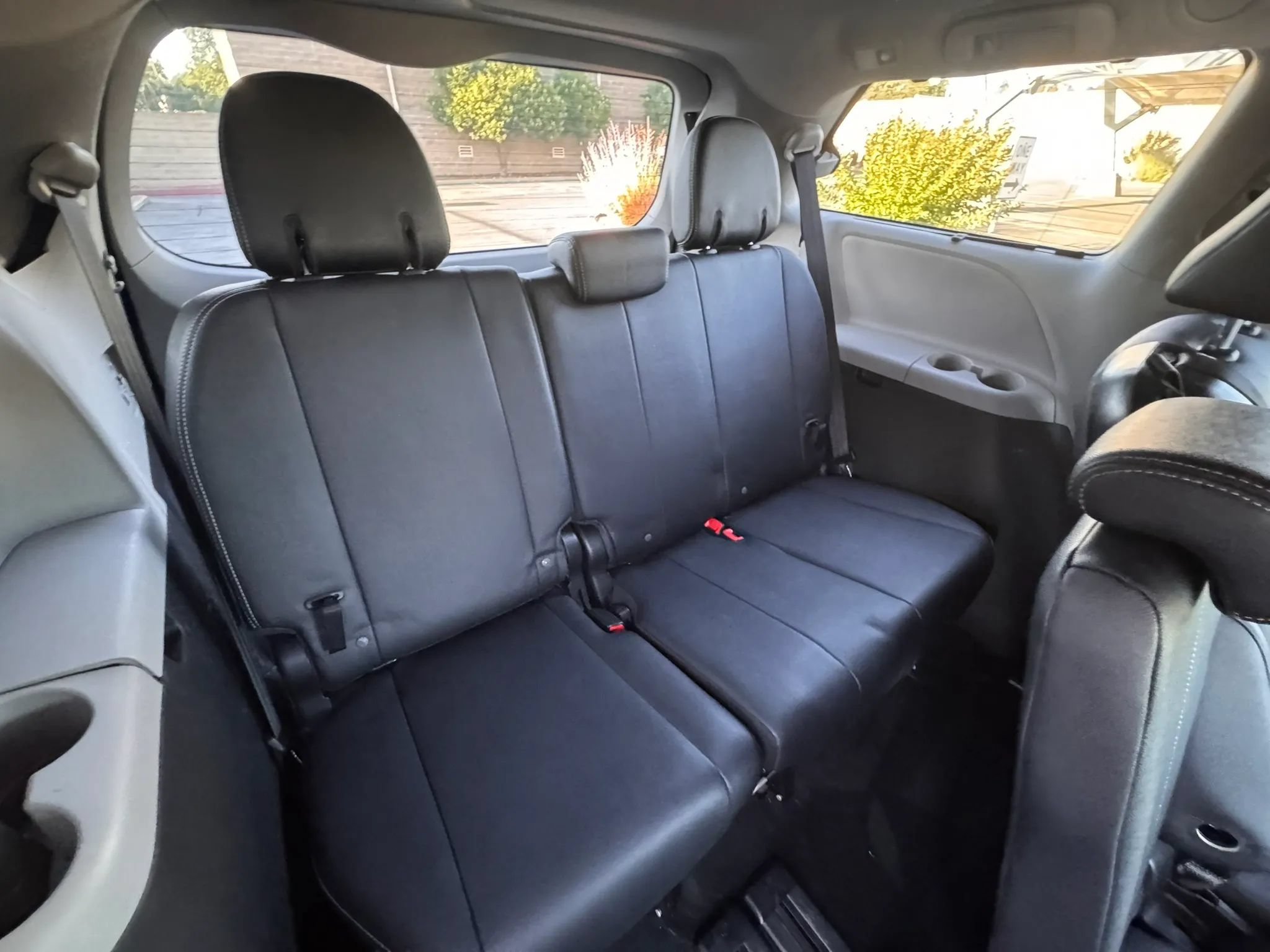 Used 2017 Toyota Sienna SE FWD image 17