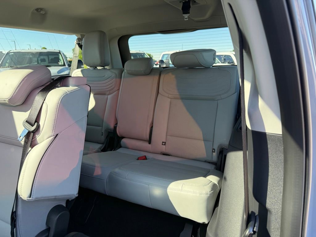 Used 2025 Ford Expedition Max Platinum w/ Platinum Ultimate Package AWD/4WD image 11