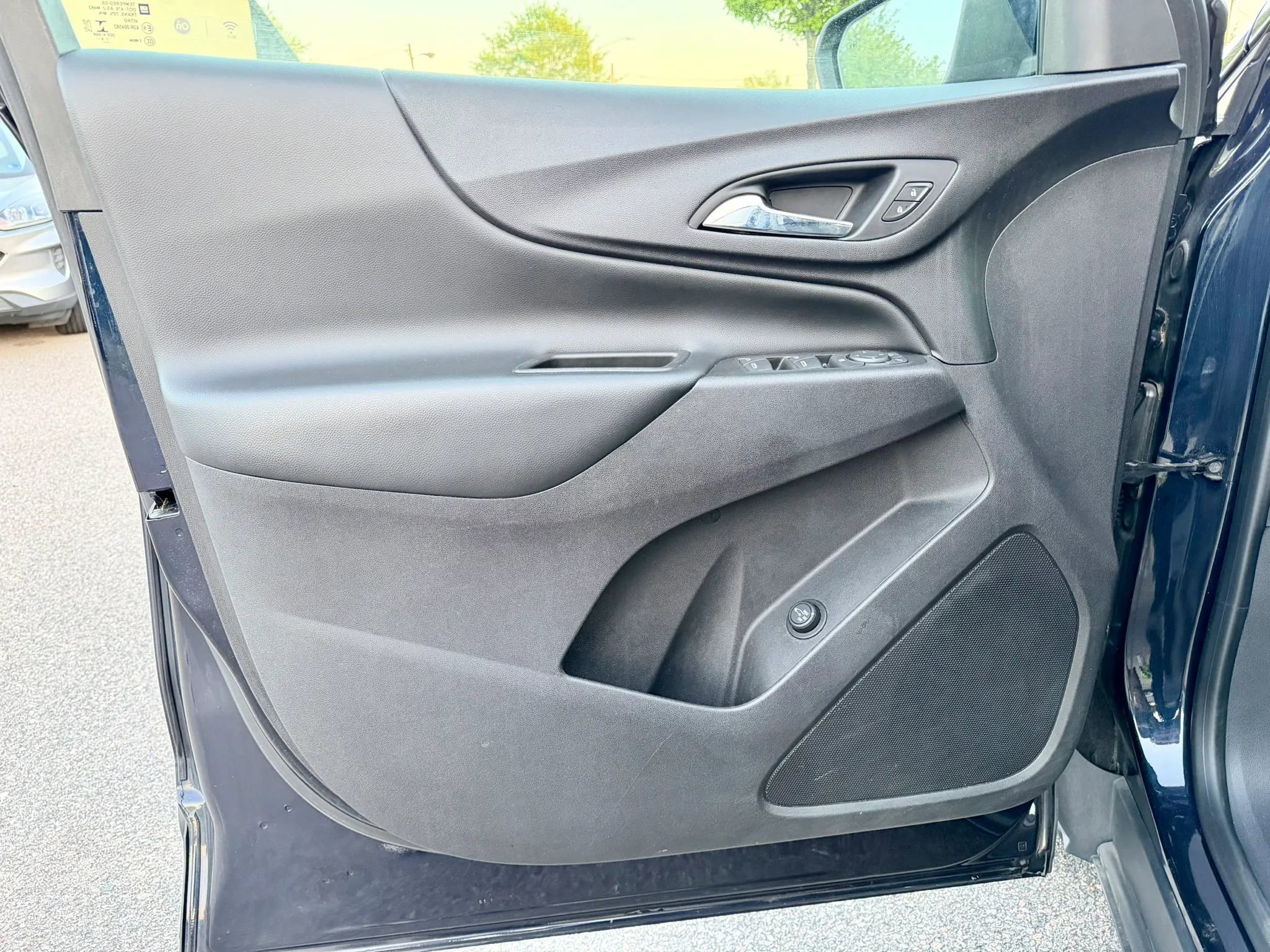 Used 2020 Chevrolet Equinox LT image 36