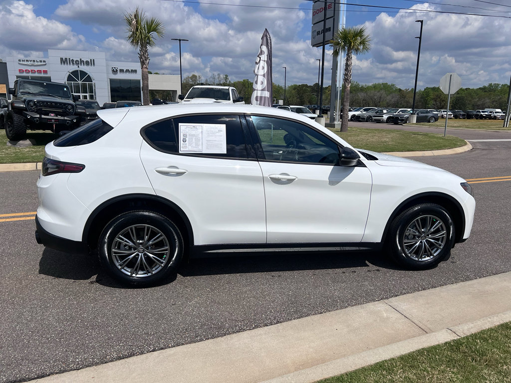 Used 2024 Alfa Romeo Stelvio Sprint image 4