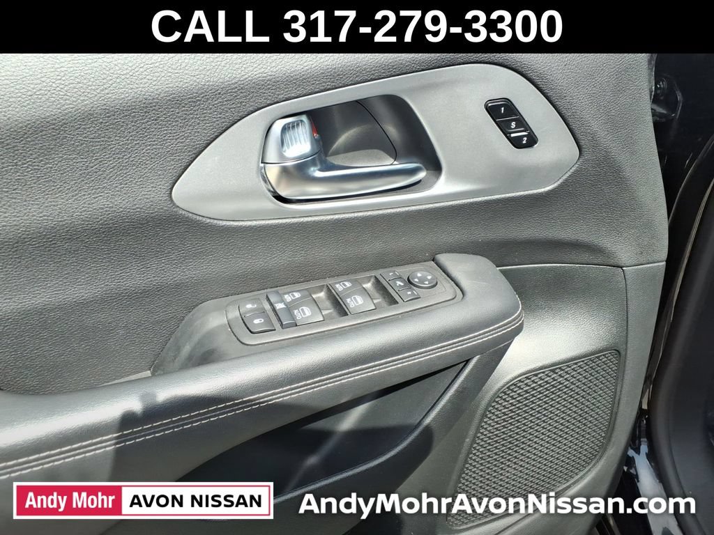 Used 2026 Chrysler Pacifica Limited w/ S Appearance Package FWD image 14